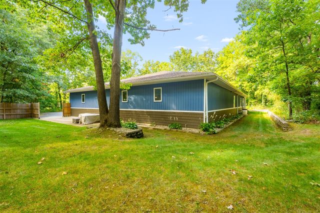 1050 102nd Avenue, Plainwell, MI 49080