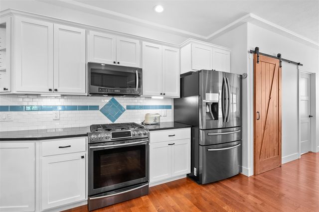 1050 102nd Avenue, Plainwell, MI 49080