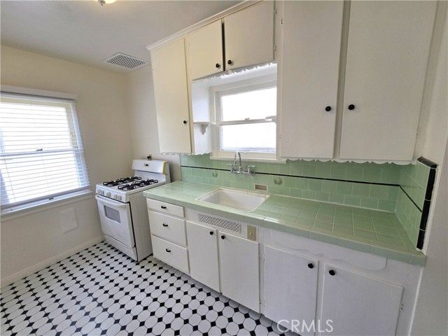 4263 W Broadway B, Hawthorne, CA 90250