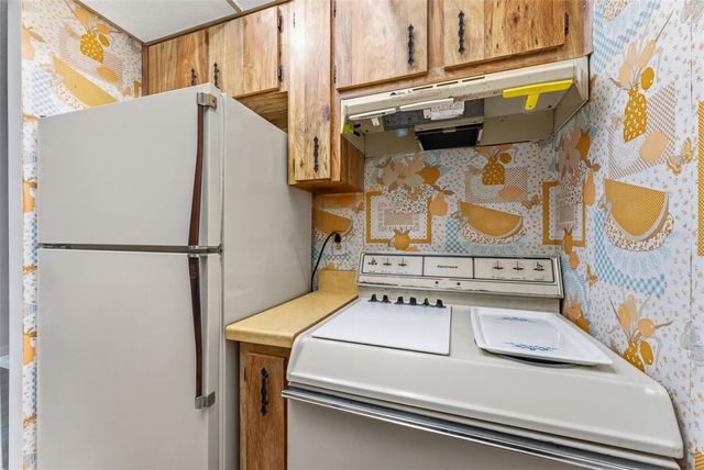 24862 US HIGHWAY 19 N 806, Clearwater, FL 33763