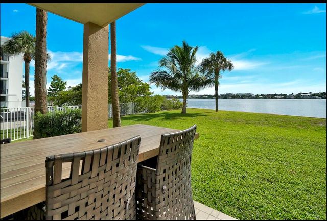 300 Croton Avenue 102, Lantana, FL 33462