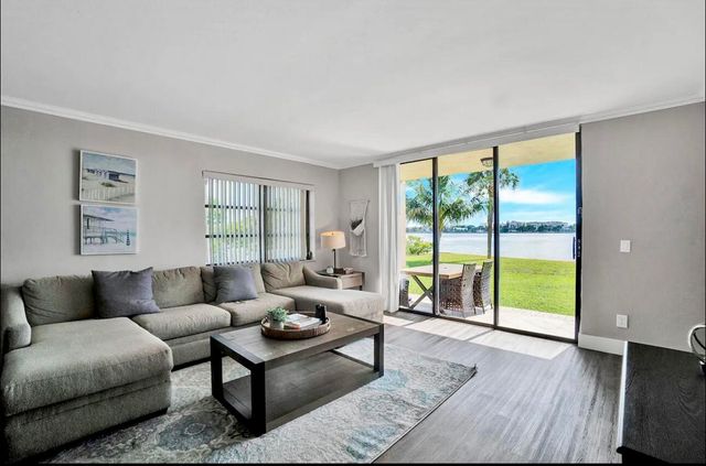 300 Croton Avenue 102, Lantana, FL 33462