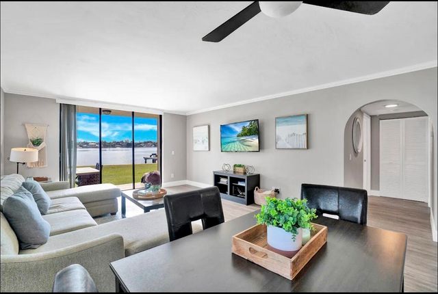 300 Croton Avenue 102, Lantana, FL 33462