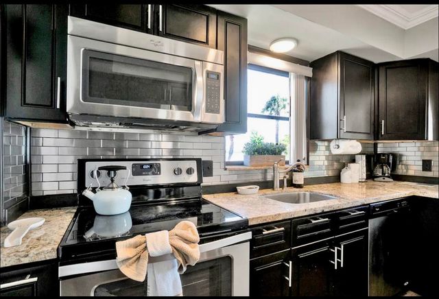 300 Croton Avenue 102, Lantana, FL 33462