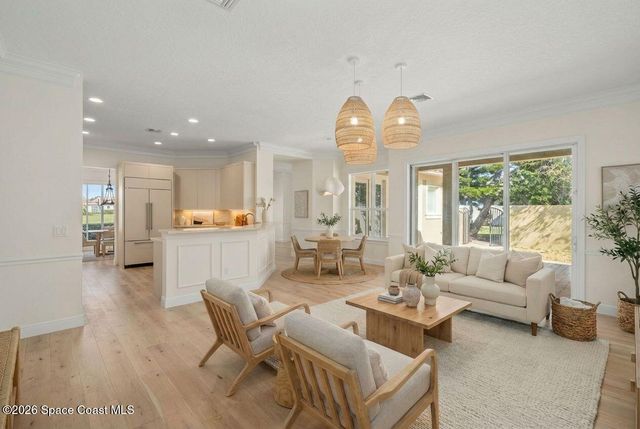 2158 Falls Circle, Vero Beach, FL 32967