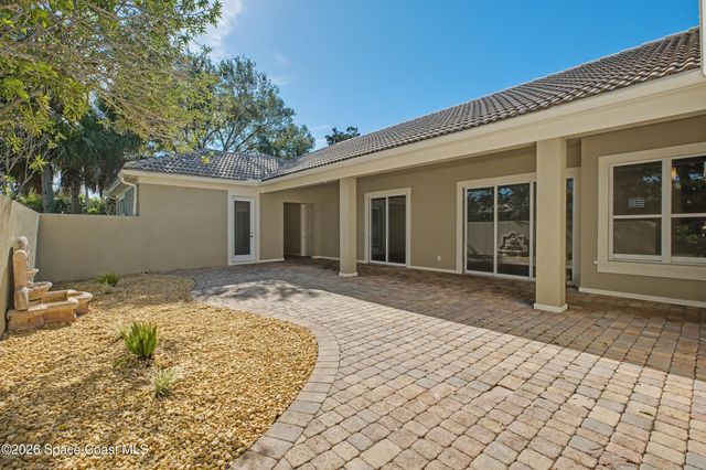 2158 Falls Circle, Vero Beach, FL 32967