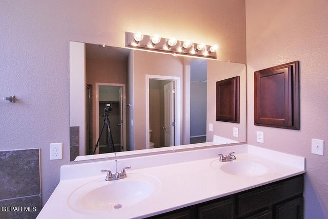 5033 LONE CACTUS Court, El Paso, TX 79934
