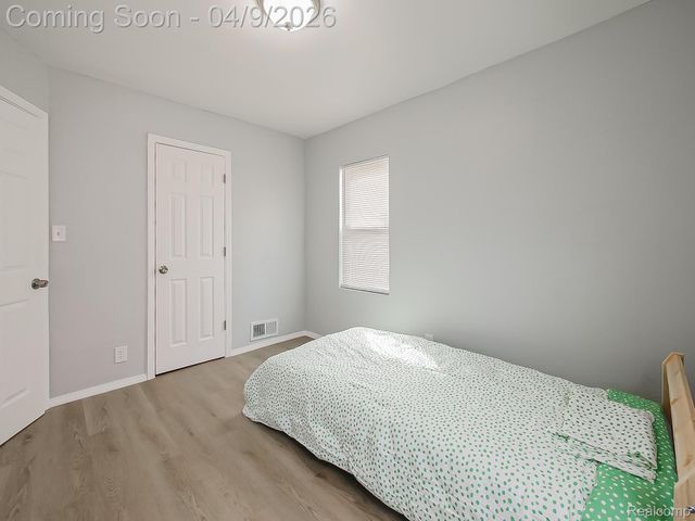 9163 Winthrop Street, Detroit, MI 48228