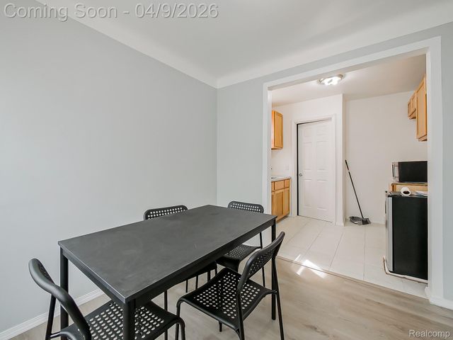 9163 Winthrop Street, Detroit, MI 48228