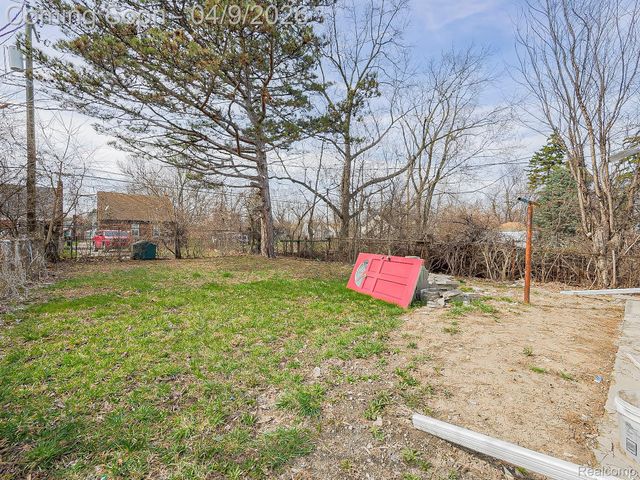 9163 Winthrop Street, Detroit, MI 48228