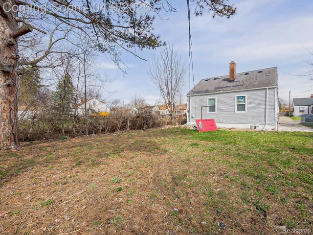 9163 Winthrop Street, Detroit, MI 48228