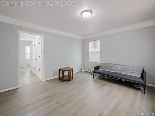 9163 Winthrop Street, Detroit, MI 48228