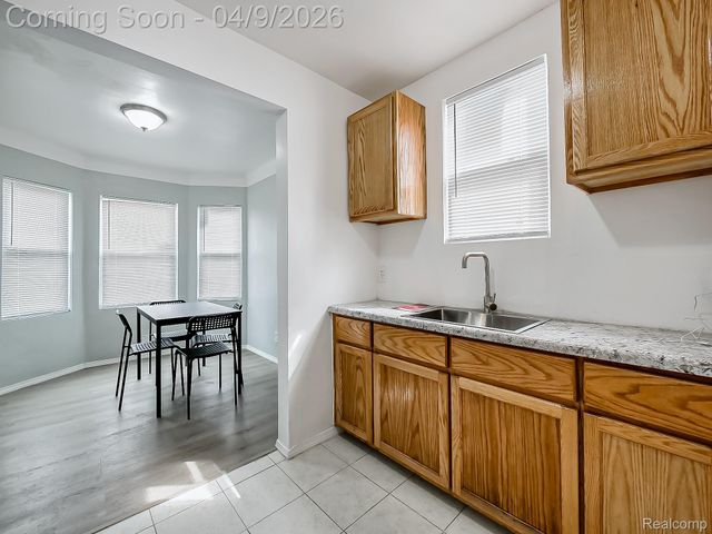 9163 Winthrop Street, Detroit, MI 48228