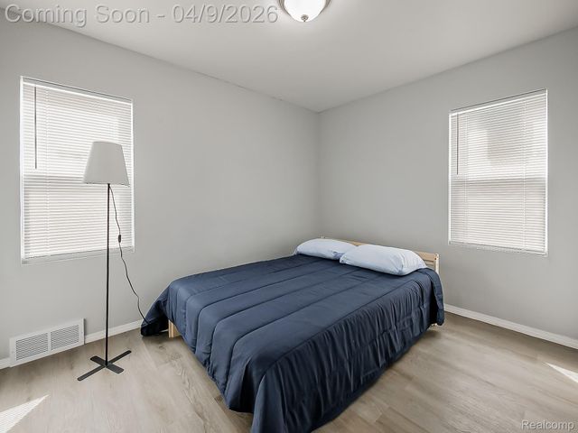 9163 Winthrop Street, Detroit, MI 48228