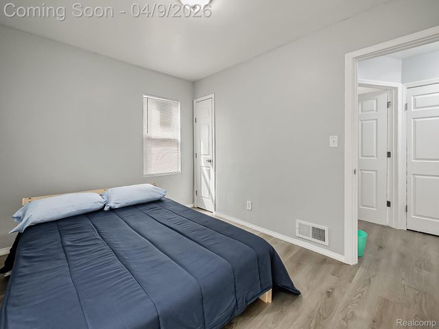 9163 Winthrop Street, Detroit, MI 48228