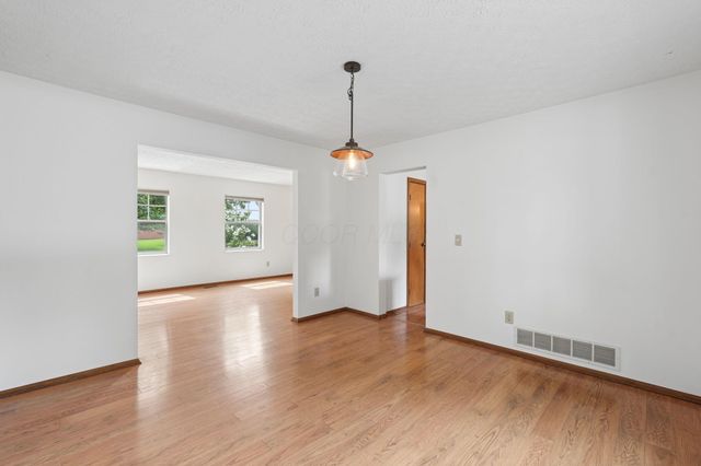 5714 Whispering Oak Boulevard, Hilliard, OH 43026