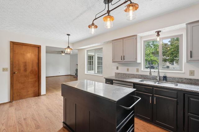 5714 Whispering Oak Boulevard, Hilliard, OH 43026