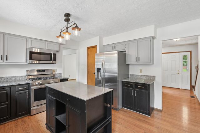 5714 Whispering Oak Boulevard, Hilliard, OH 43026