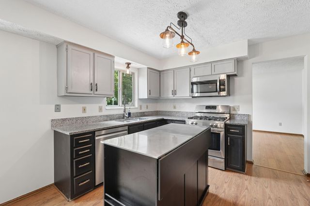 5714 Whispering Oak Boulevard, Hilliard, OH 43026