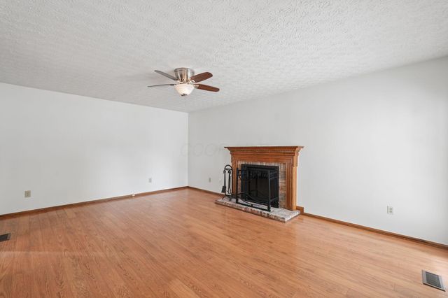 5714 Whispering Oak Boulevard, Hilliard, OH 43026