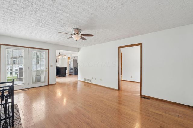 5714 Whispering Oak Boulevard, Hilliard, OH 43026