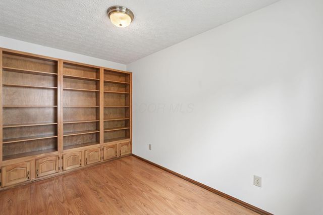 5714 Whispering Oak Boulevard, Hilliard, OH 43026