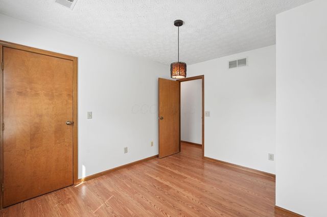 5714 Whispering Oak Boulevard, Hilliard, OH 43026
