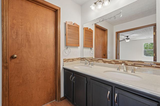 5714 Whispering Oak Boulevard, Hilliard, OH 43026