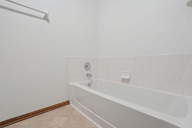 5714 Whispering Oak Boulevard, Hilliard, OH 43026