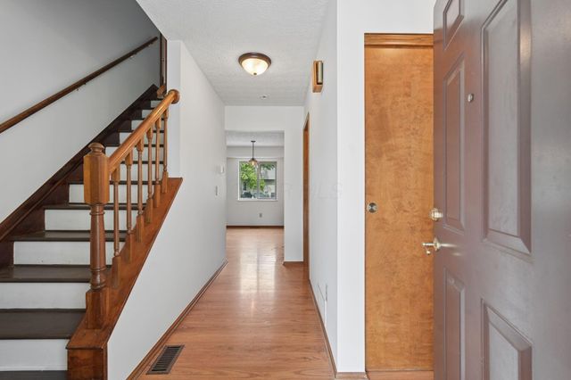 5714 Whispering Oak Boulevard, Hilliard, OH 43026