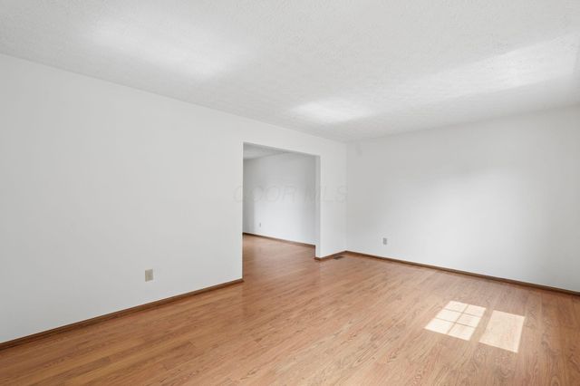 5714 Whispering Oak Boulevard, Hilliard, OH 43026