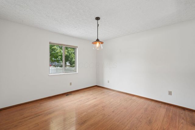 5714 Whispering Oak Boulevard, Hilliard, OH 43026