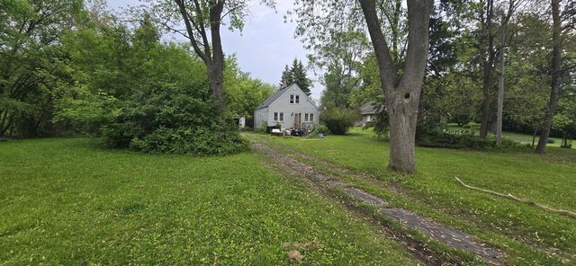 2976 S 130th STREET, New Berlin, WI 53151