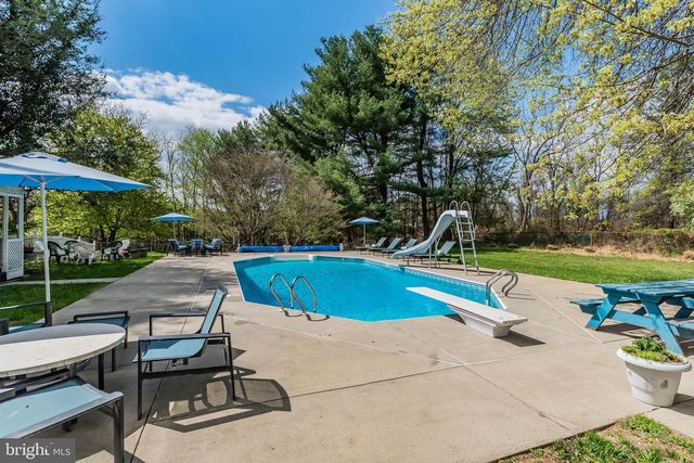 1485 FAIRMONT DR, Harrisburg, PA 17109