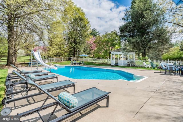 1485 FAIRMONT DR, Harrisburg, PA 17109