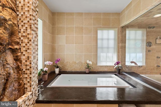 1485 FAIRMONT DR, Harrisburg, PA 17109