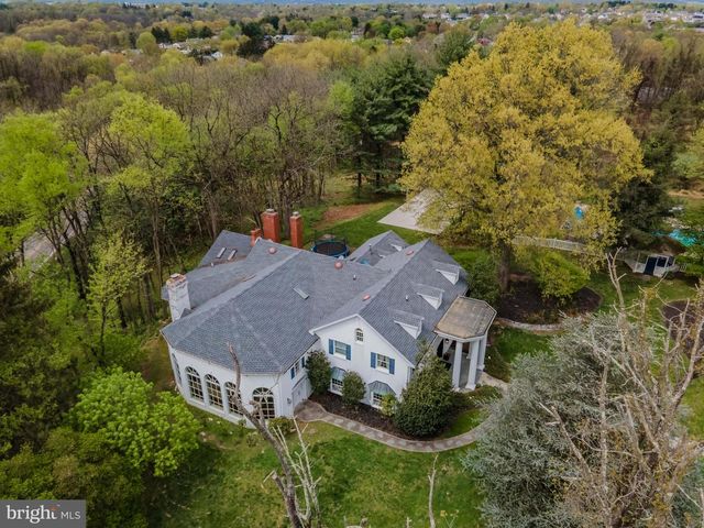 1485 FAIRMONT DR, Harrisburg, PA 17109