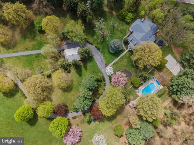 1485 FAIRMONT DR, Harrisburg, PA 17109