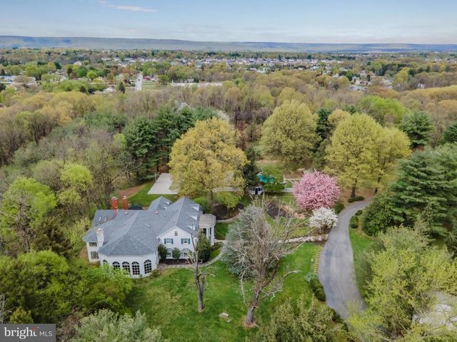 1485 FAIRMONT DR, Harrisburg, PA 17109