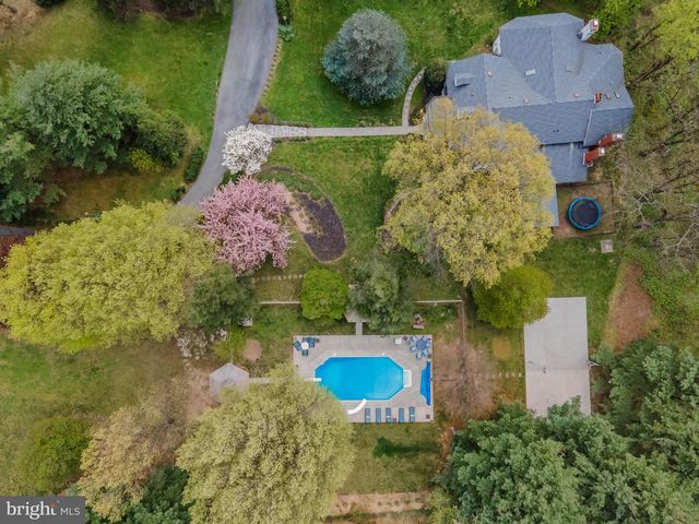1485 FAIRMONT DR, Harrisburg, PA 17109