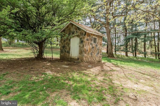 1485 FAIRMONT DR, Harrisburg, PA 17109