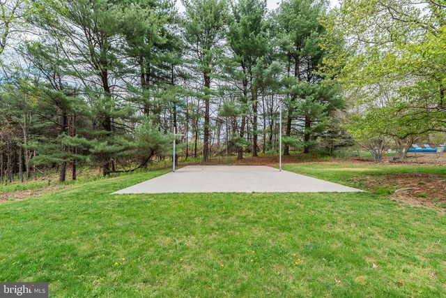 1485 FAIRMONT DR, Harrisburg, PA 17109