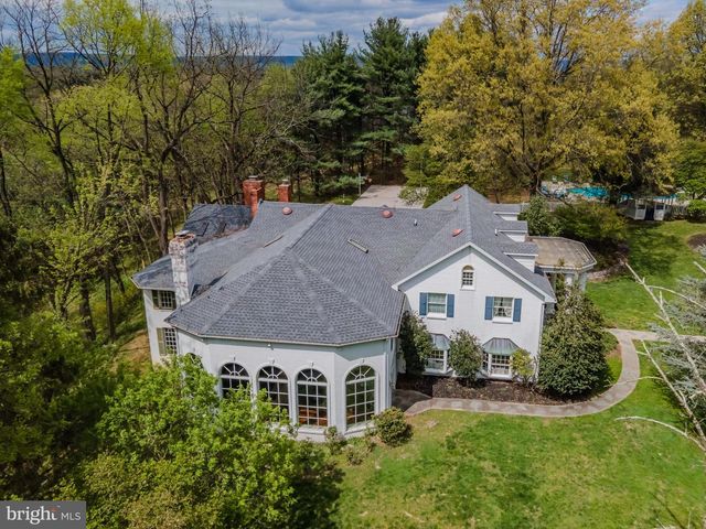 1485 FAIRMONT DR, Harrisburg, PA 17109
