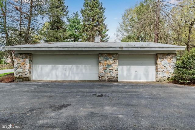 1485 FAIRMONT DR, Harrisburg, PA 17109