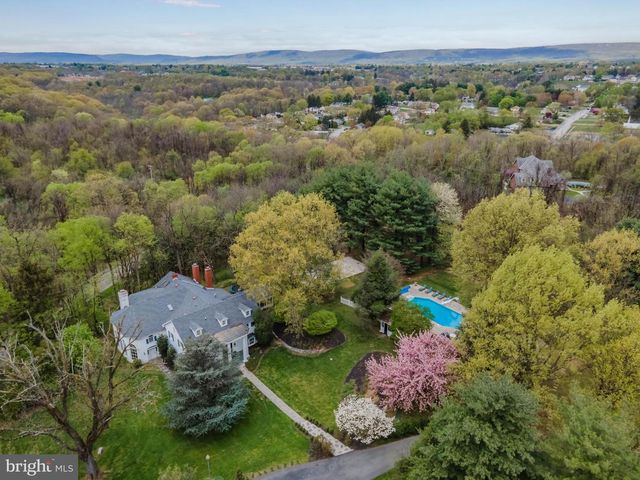 1485 FAIRMONT DR, Harrisburg, PA 17109