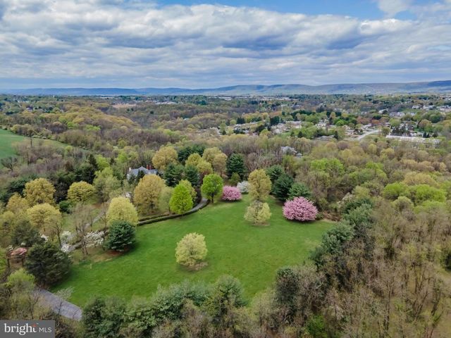 1485 FAIRMONT DR, Harrisburg, PA 17109