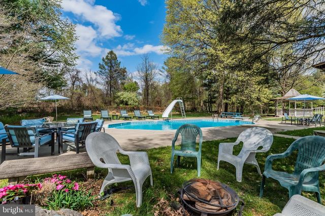 1485 FAIRMONT DR, Harrisburg, PA 17109