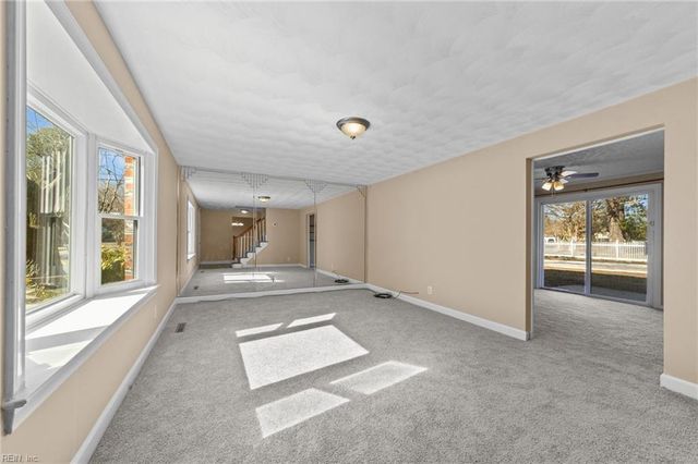 5330 Barharbor DR, Norfolk, VA 23502