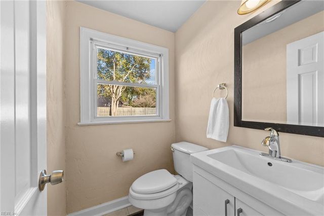 5330 Barharbor DR, Norfolk, VA 23502