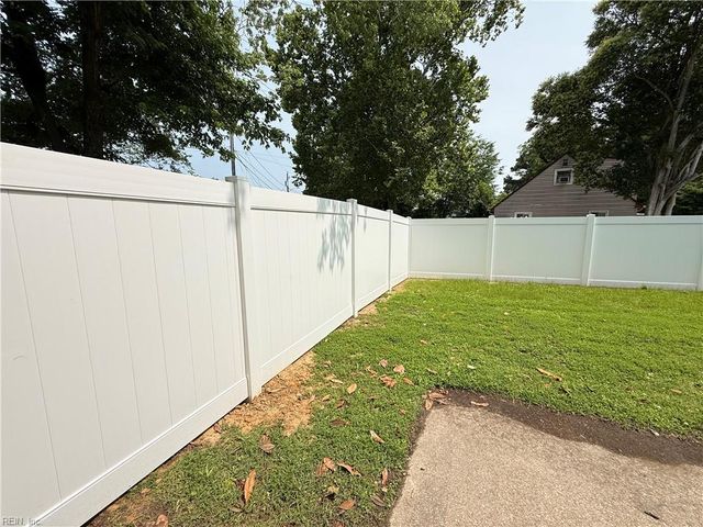 5330 Barharbor DR, Norfolk, VA 23502